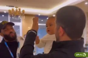 ویدئو | بازی علیرضا دبیر با بچه کوچک جردن باروز