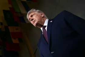 نظرسنجی‌ها به ترامپ درباره حمله به ایران هشدار دادند