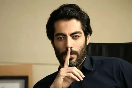 (ویدئو)  نوید پورفرج و اشوان با خانواده در پشت صحنه یک نمایش