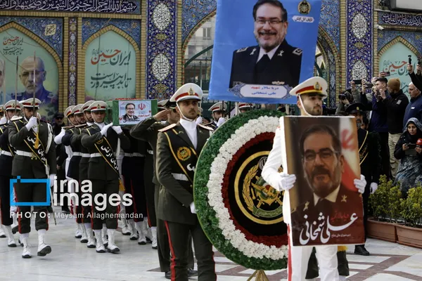 خاکسپاری پیکر شهید علی شمخانی در امامزاده صالح (ع)