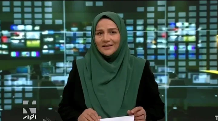(ویدئو) آواز خواندن مجری زن صدا و سیما روی آنتن زنده خبرساز شد