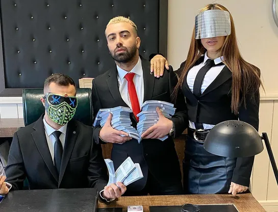 (ویدئو) آرینا از ایکس بند جدا شد و به ایران برگشت؛ انتشار اولین ویدئوی بدون ماسک آرینا در تهران