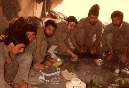 (ویدئو) حضور آیت‌الله سیدمجتبی خامنه‌ای در جبهه‌های جنگ