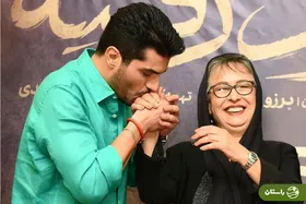 ویدئو | بوسیدن دست آزیتا حاجیان توسط سینا مهراد در اکران «از یاد رفته»