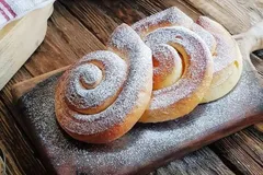 طرز تهیه نان مایورکا شیرین و خوشمزه؛ مناسب برای صبحانه