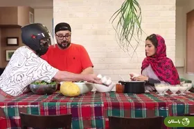 ویدئو |  بوسه عاشقانه سپند امیرسلیمانی به مونا کرمی وسط شام ایرانی!