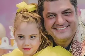 (ویدئو) موتورسواری سام درخشانی با دخترکوچولوی بانمکش!