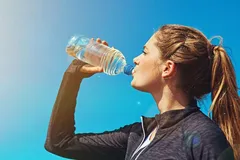 خطر نوشیدن «آب معمولی» در گرمازدگی