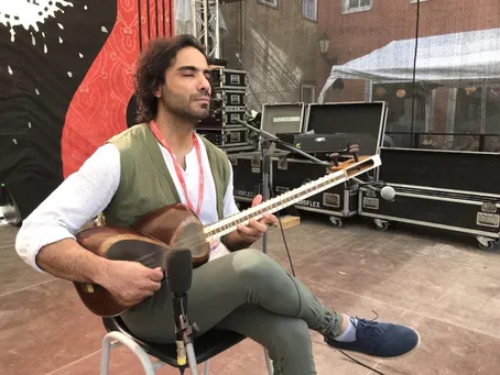 (ویدئو) علی قمصری در کنار نیروگاه دماوند برای ایران نواخت