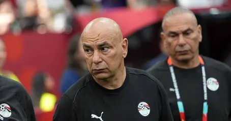 بیهوش شدن سرمربی تیم ملی فوتبال مصر بعد از کتک‌کاری دو همسرش؛ حسام حسن راهی بیمارستان شد!