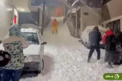 ویدئو | کوچه‌های تهران پس از بارش برف، پیست اسکی شد!
