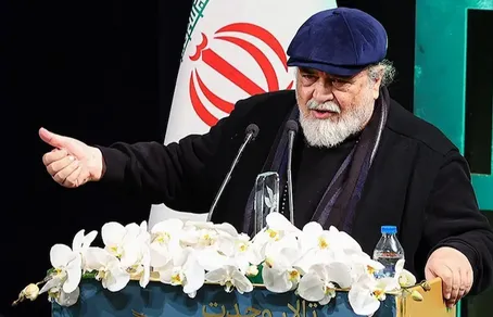 (ویدئو) شوخی شریفی‌نیا با دبیر جشنواره؛ شاه سواری چه فامیلیه! یعنی سوار شاه!