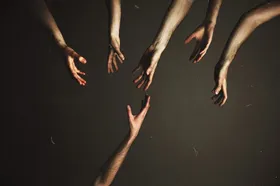 چطور به کسی که افکار خودکشی دارد کمک کنیم؟