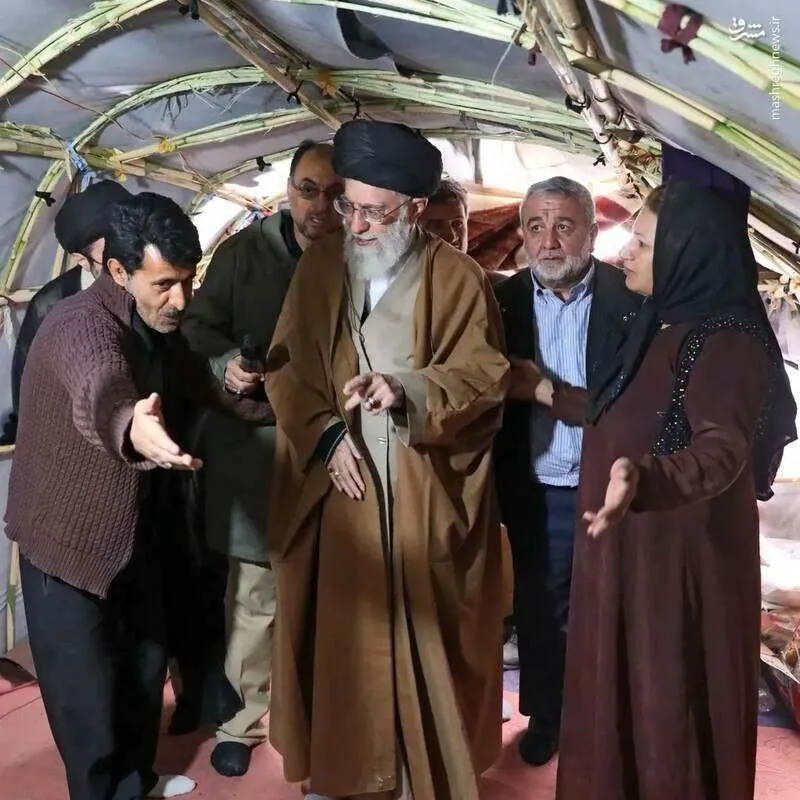 رهبر انقلاب و سید مجتبی خامنه ای