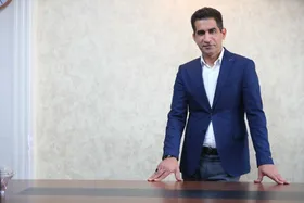 همسر کامرانی فر: شوهرم در کما نبود/ او برای عمل جراحی به بیمارستان خصوصی منتقل شد