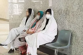 زورگیری عجیب ۳ دختر لندکروز سوار از پسرها