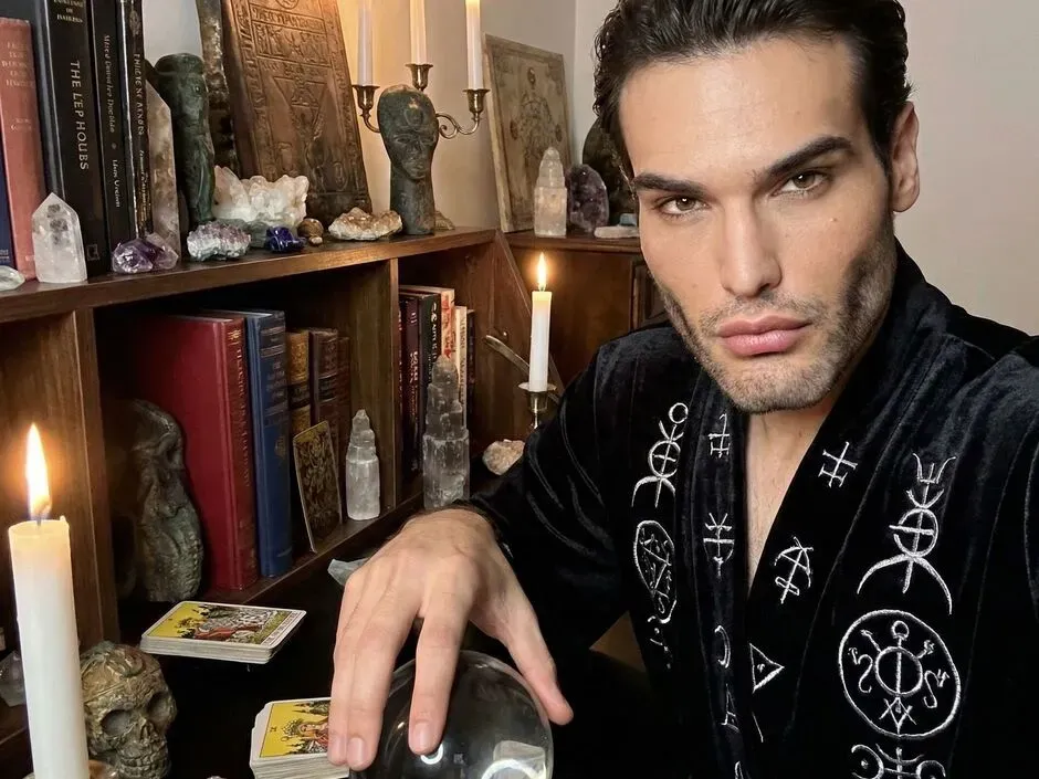 پیشگویی نوسترآداموس درباره آینده جهان