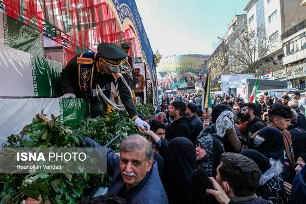 مراسم تشییع &laquo;علی لاریجانی&raquo;، &laquo;غلامرضا سلیمانی&raquo; و قهرمانان &laquo;ناو دنا&raquo;
