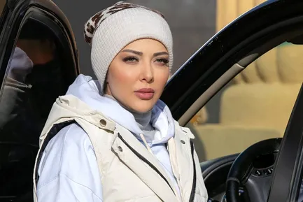 (عکس) لیلا اوتادی با موی سر تراشیده و کلاه مصری