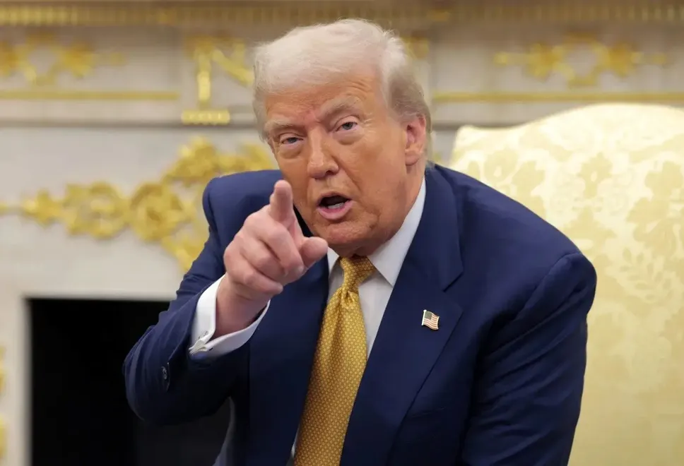 ترامپ: در دو تا سه هفته آینده ضربات بسیار سختی به ایران وارد می‌کنیم