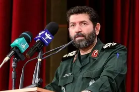 ژست متفاوت فرمانده ارشد سپاه در خیابان