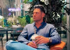 (عکس) استایل خاص محمدرضا گلزار و نمایش ماشین‌های لوکسش