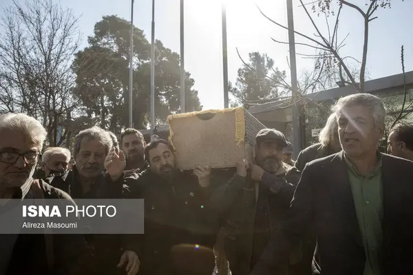 متن و حاشیه تشییع پیکر عنایت بخشی