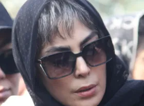 (ویدئو) گریه‌های تلخ نیلوفر شهیدی برای اسفندیار شهیدی؛ گله مندم ازت پدر