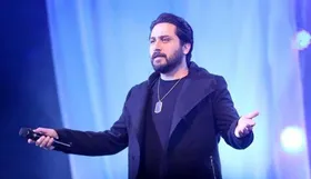 (ویدئو) روزبه بمانی با مردم خداحافظی کرد؛ آخرین کنسرت!