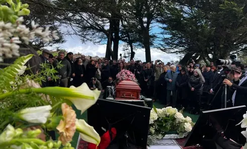 (ویدئو) مراسم خاکسپاری بهرام بیضایی در آمریکا