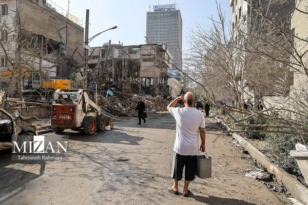 آثار حمله هوایی به خیابان ملک الشعرای بهار