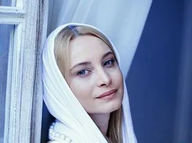 عکس |‌ استایل جوان‌پسند عمه خانمِ سریال فاصله‌ها