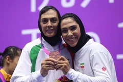 (ویدئو) لحظه حمله‌ور شدن الهه و شهربانو منصوریان به حوزه ریاست فدراسیون ووشو