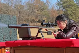 تصاویر | کیم جونگ اون و دخترش تک‌تیرانداز شدند