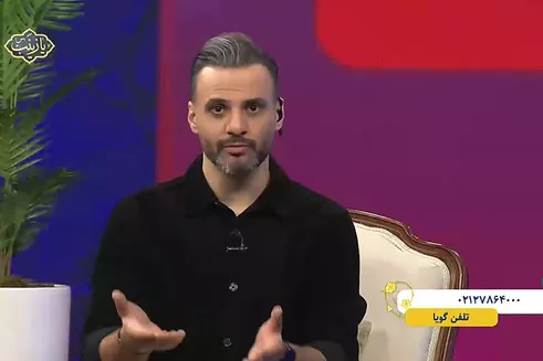 (ویدئو) حمله مجری تلویزیون به علی کریمی و فرخ‌نژاد