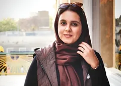 (ویدئو) حال المیرا عبدی در مراسم تشییع پدرش بد شد
