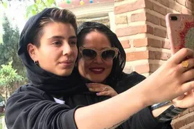 (عکس) سلفی عجیب و عاشقانه بهاره رهنما و دخترش