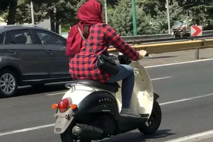 صدور گواهینامه موتورسواری برای زنان با تصمیم دولت به تصویب رسید