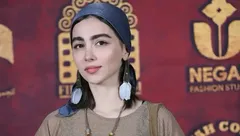 (ویدئو) استایل متفاوت سونیا حسینی، نیکای سریال پایتخت در جشن حافظ