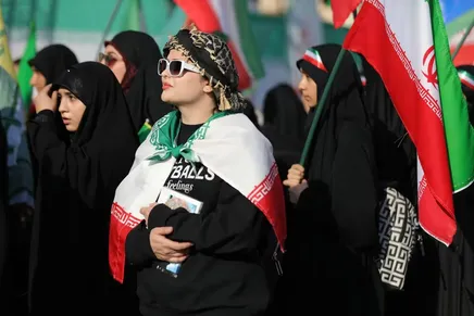 چند عکس که از رژه دختران جانفدا در تهران که حسابی خبرساز شد