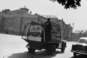 نوشابه پپسی ایرانی ۷۰ ساله شد! + عکس