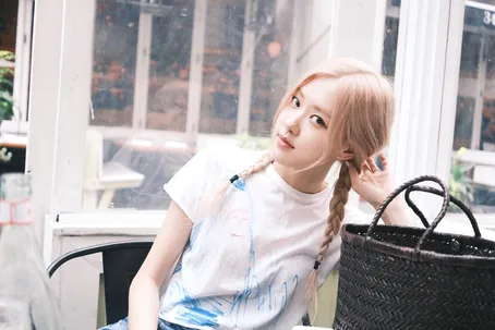 (تصاویر) زیباترین زن سال ۲۰۲۵ انتخاب شد؛ رزی پارک اول شد، سیدنی سویینی دوم!