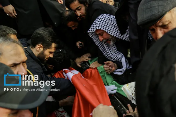 خاکسپاری پیکر شهید علی شمخانی در امامزاده صالح (ع)