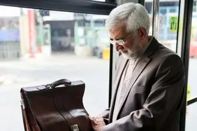 (عکس) گفت و گوی سعید جلیلی با مامور یگان ویژه در خیابان