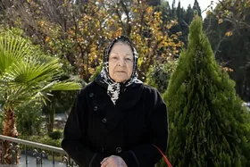 (ویدئو) آزیتا لاچینی هستم؛ سه پسر، یک دختر و یک دامادم را از دست دادم | خدارا شکر که می‌توانم خودم را اداره کنم