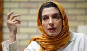 (ویدئو) خنده‌های عجیب الیکا عبدالرزاقی هنگام صحبت کردن درباره فوت پدرش!