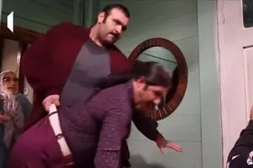 پشت صحنه‌های دیدنی پایتخت ۷؛ نوازندگی رحمت و نقی تا پرت کردن رحمت توسط بهروز + ویدئو