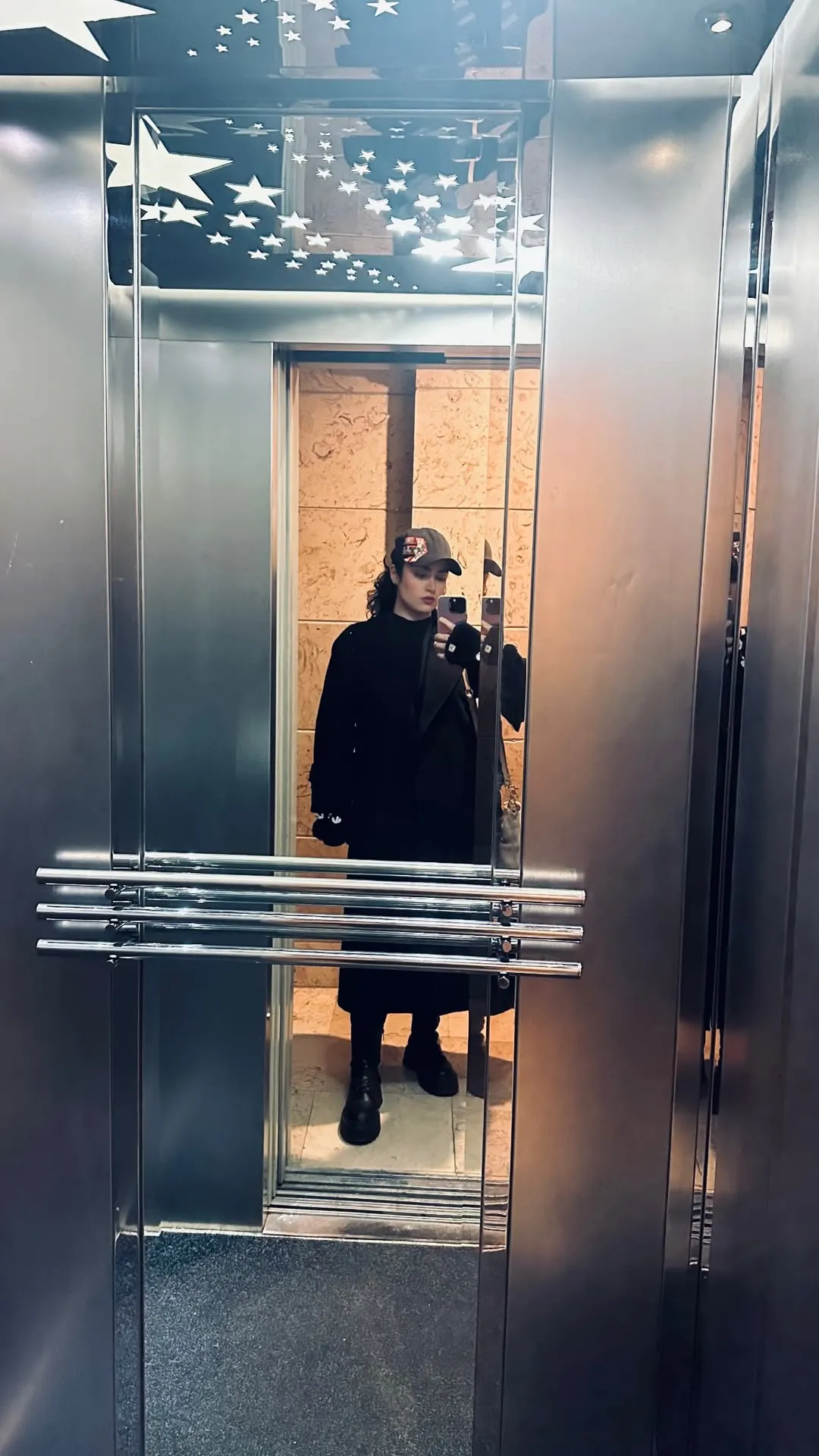 سلفی هانیه غلامی