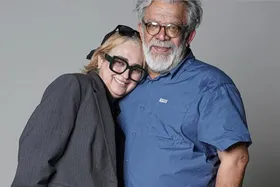 تصویر عاشقانه حسن پورشیرازی و همسرش در یک مراسم رسمی