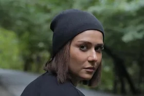 (عکس) پریناز ایزدیار و شروین حاجی‌پور در پشت صحنه فیلم سینمایی «بن‌سای»